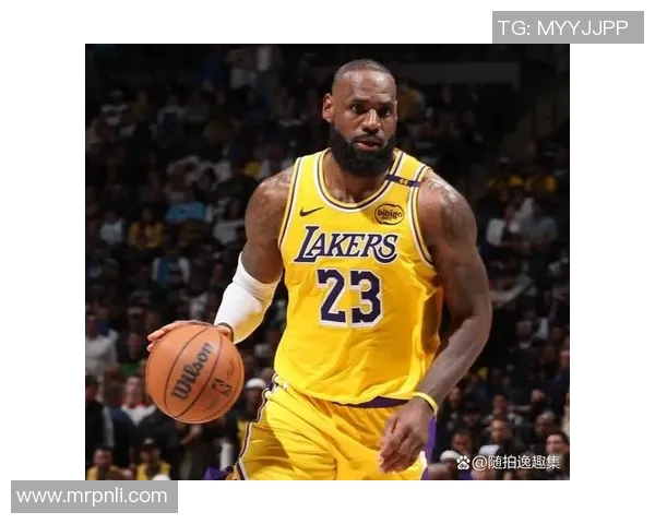 詹姆斯全场22中10砍下38分——传奇球员再创辉煌！